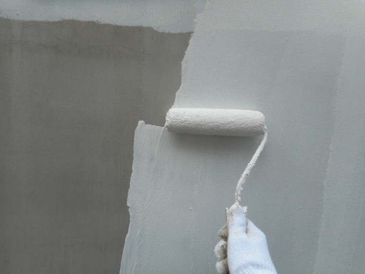 IPヨウヘキコートで中塗り