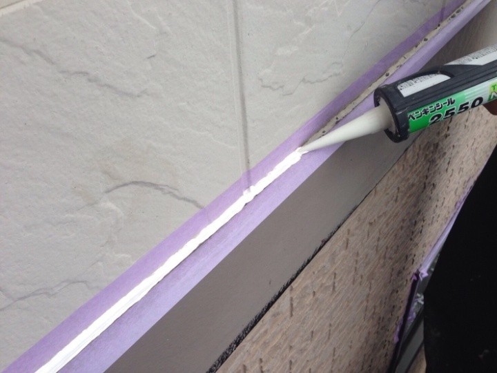 幕板のシーリング補修作業