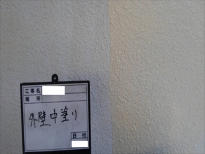 ファインシリコンフレッシュで外壁の中塗り