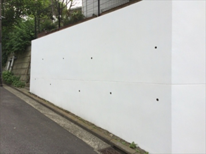 ＩＰヨウヘキコートを用いた擁壁塗装工事後の外観