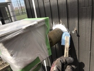 ベントキャップ回りをコーキング