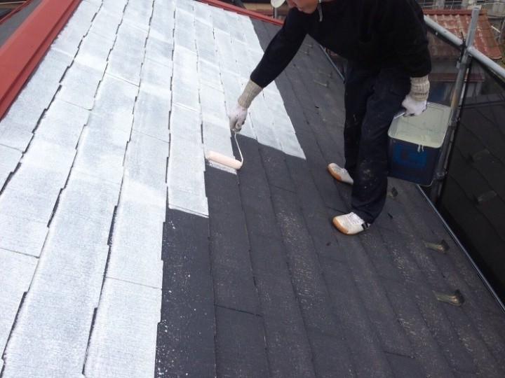 屋根に日本ペイントの遮熱塗料「サーモアイ」を使用