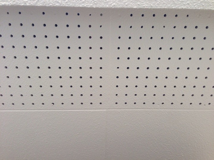 軒天の上塗り作業