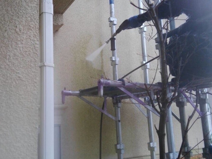 モルタル外壁の高圧洗浄