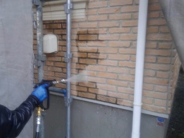 タイル外壁の高圧洗浄