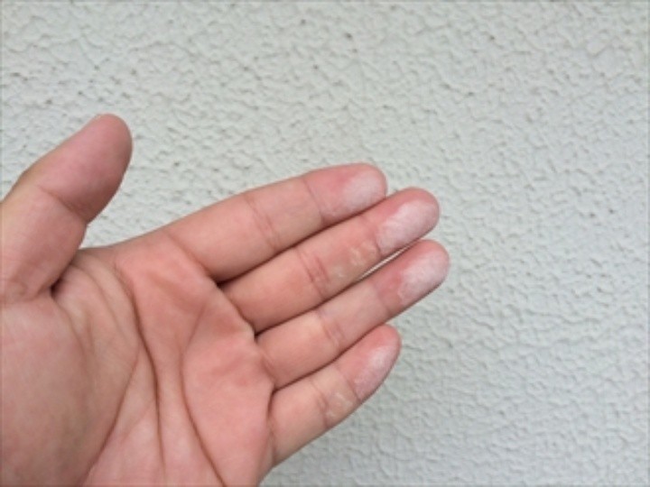 外壁のチョーキング現象