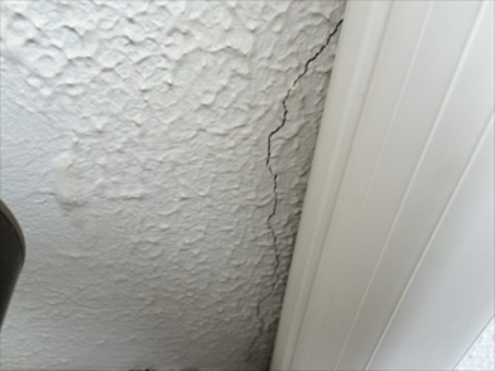 外壁の亀裂