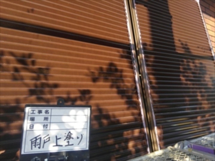 雨戸に上塗り