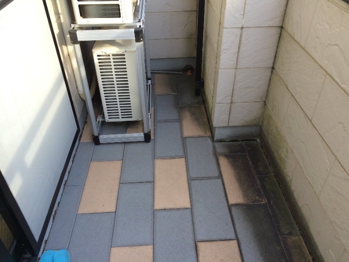 バルコニーにタイルデッキが設置