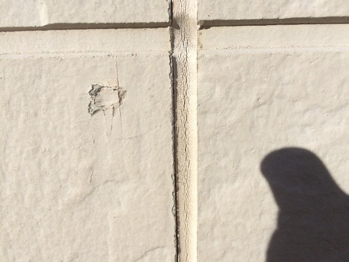 外壁のダメージ（ひび割れ）