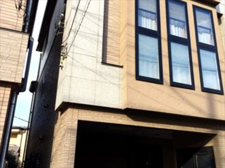 屋根外壁塗装工事とサイディング張替工事前の住宅