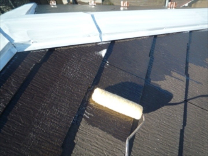 「シリコンベスト強化シーラー」で下塗り作業