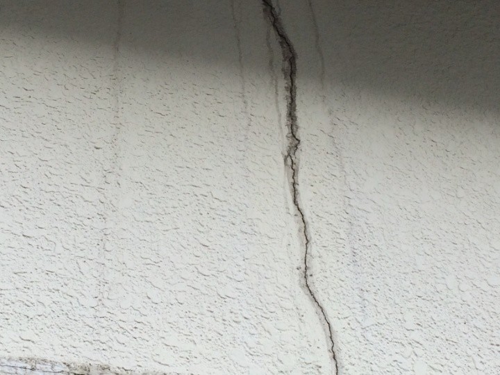 外壁のひび割れ