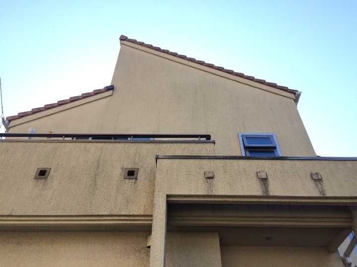 外壁に汚れや染み