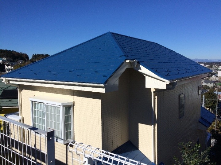 屋根と外壁塗装工事後の外観