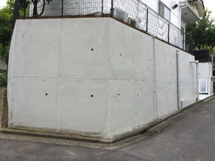 擁壁の高圧洗浄作業