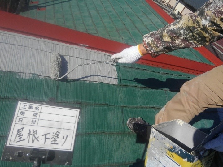 屋根塗装（下塗り）