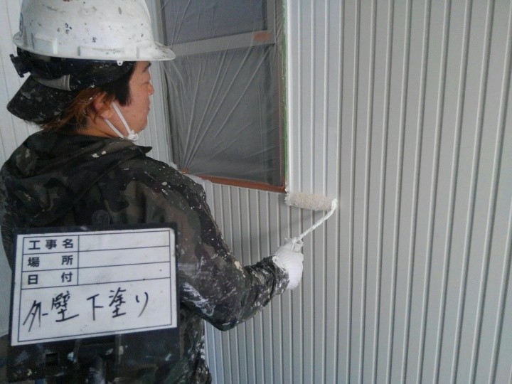 外壁の下塗り