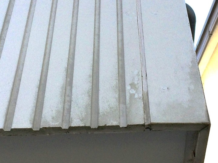 下部に向かうほどサイディングの変色が発生