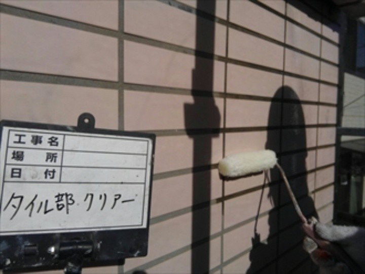 タイツ壁の塗装作業