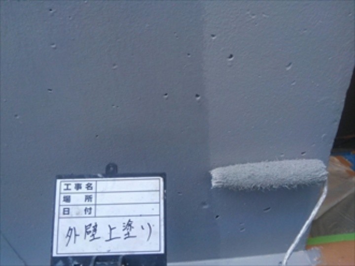 外壁の塗装工事（上塗り）