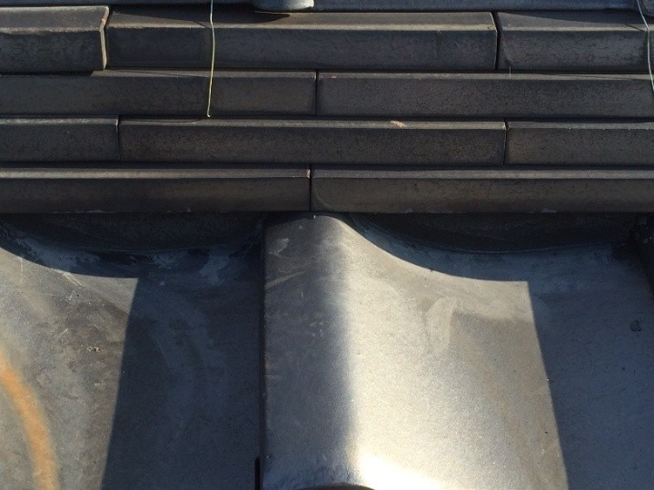 黒漆喰を用いた詰め直し作業