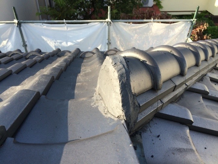 下がり棟の断面を丁寧に補修