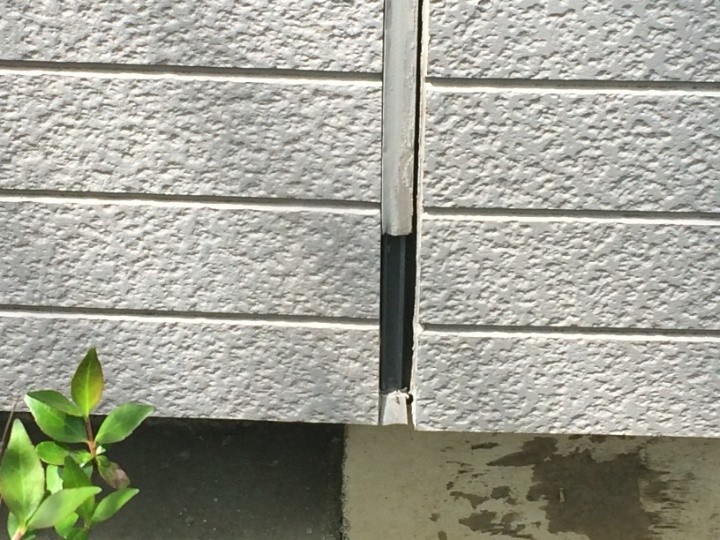 途切れたコーキング