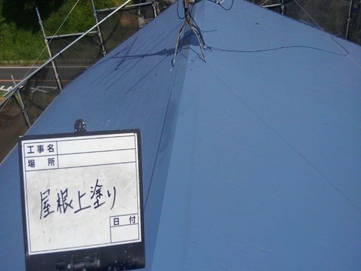 屋根の上塗り