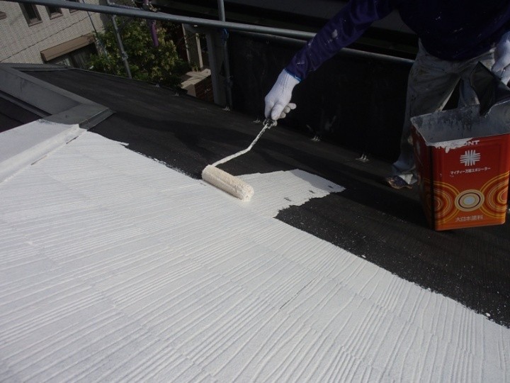 屋根の下塗り
