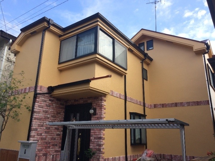 外壁にサーモアイシリーズを用いた塗装工事後の住宅