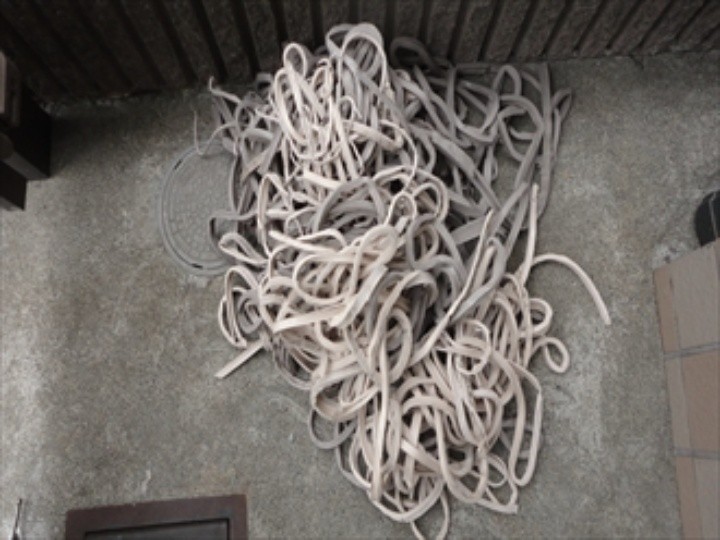 コーキングを撤去後