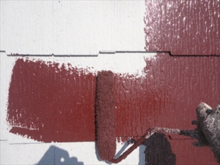 サーモアイ４Ｆを用いた屋根塗装工事（中塗り）