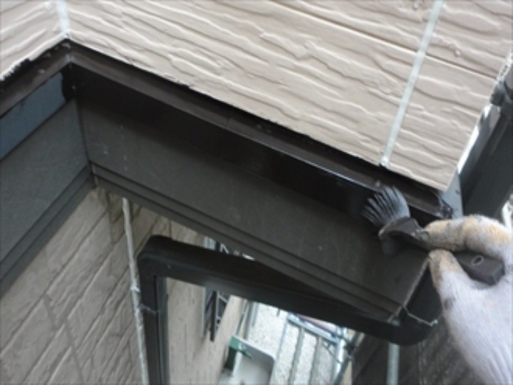 金属部に錆止めを塗布