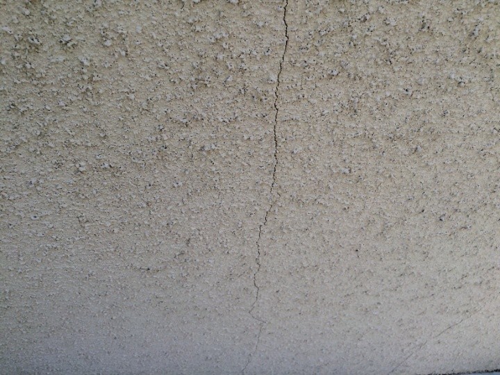 外壁の亀裂
