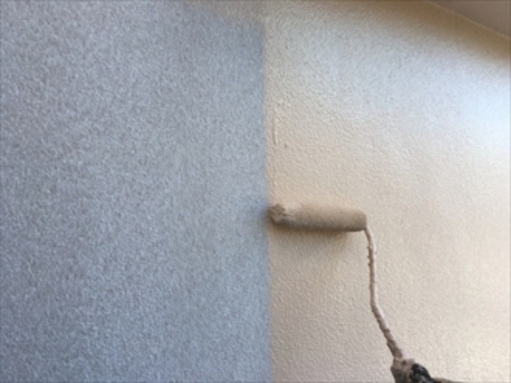 外壁塗装工事（中塗り）