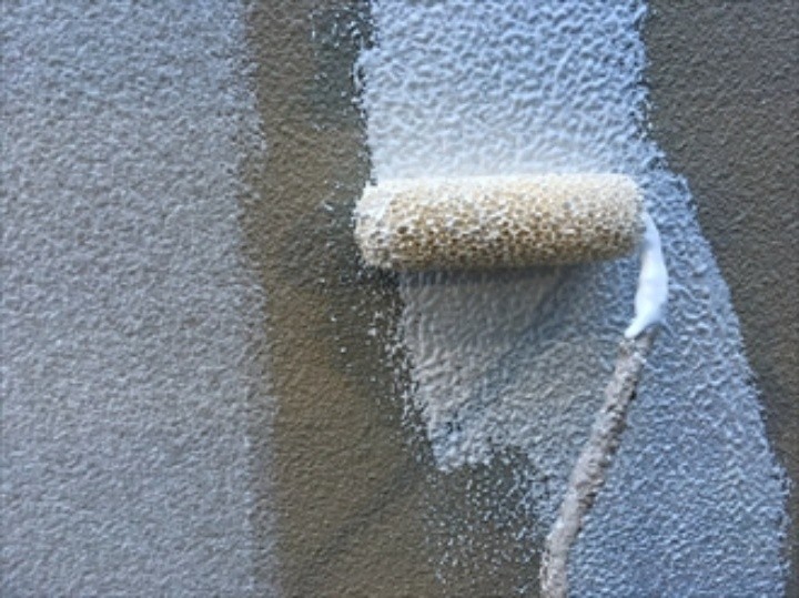 外壁塗装工事（下塗り）