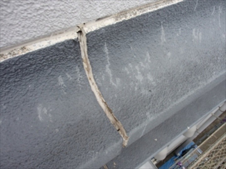 既存のシール材を撤去する作業工程