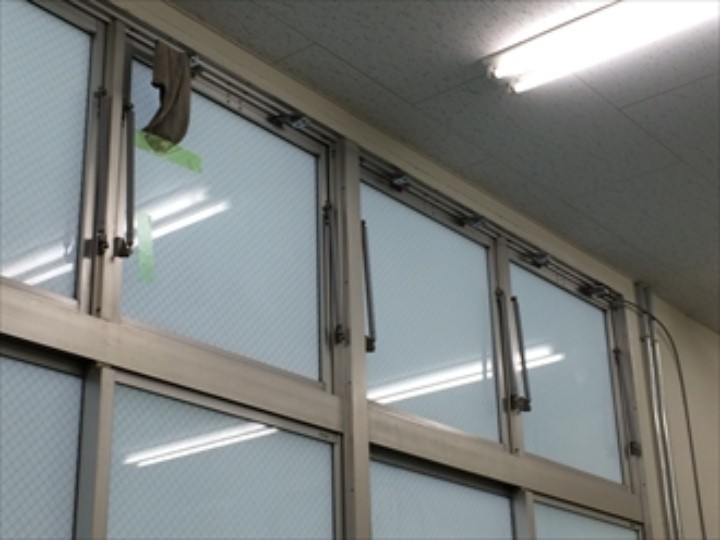 天井付近の雨漏り箇所を点検調査