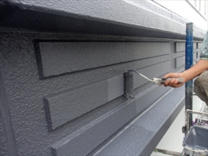 外壁の上塗り作業