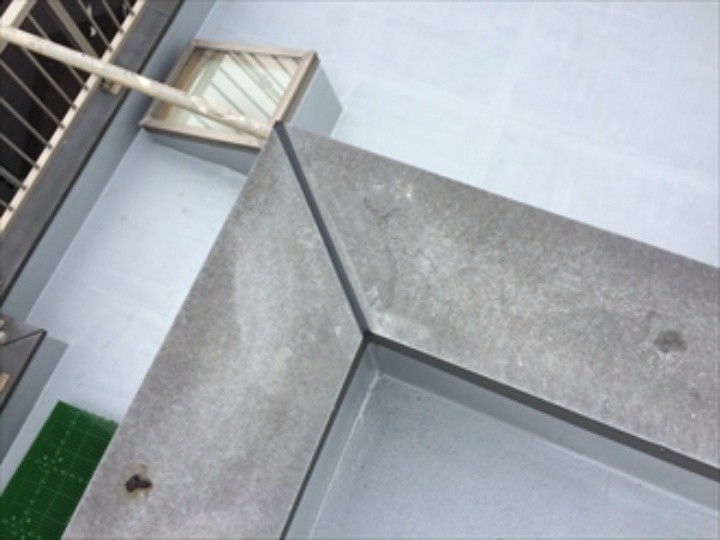 陸屋根の塗装工事が完了した外観