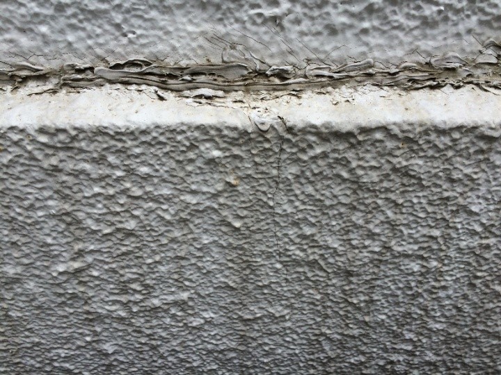 外壁に散水試験を実施して雨漏り箇所の原因を特定