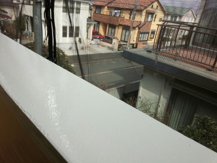 バルコニー（笠木部分）の塗装作業後の状態