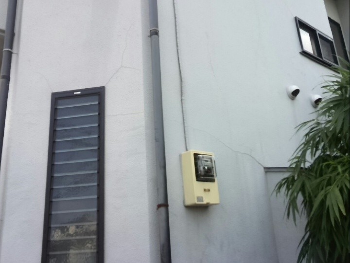 雨樋の表面に劣化を確認