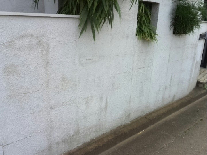 擁壁は汚れが付着