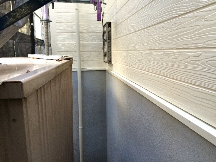 塗り替え工事が完工した基礎部