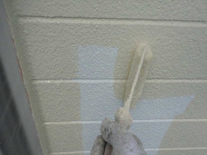 2階のサイディング壁にはパーフェクトサーフを塗布