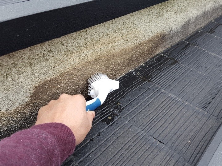 A２を用いて汚れの清掃作業