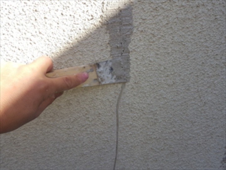 亀裂の補修作業