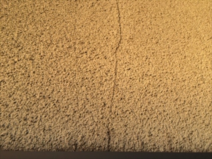 外壁のひび割れ